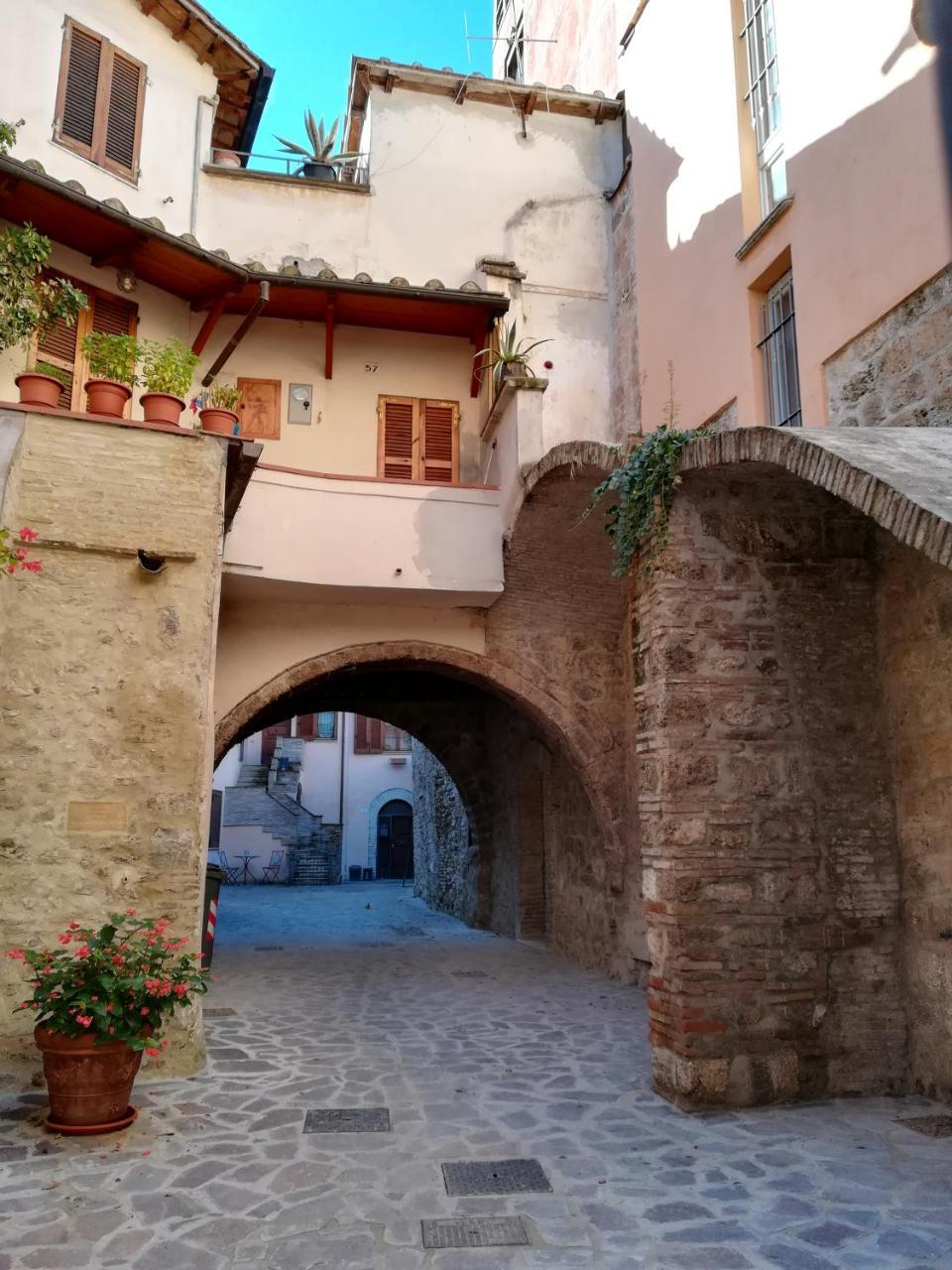 Appartamento Terni Centro ภายนอก รูปภาพ